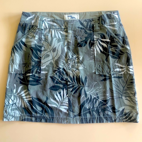 Crazy Shirts skirt & t-shirt set - Picture 3 of 6